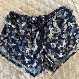 Old navy dolphin hem shorts -M